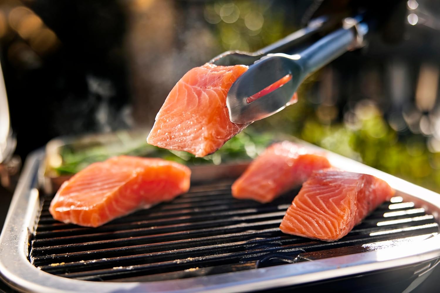 Weber Lumin 92010879 Elektrogrill mit Stand-/Anbraten, Räuchern, Dünsten, Garen und Warmhalten, bis 315 °C, porzellanemaillierte Gusseisenroste, 33 x 49 cm Grillfläche, schwarz – Bild 13