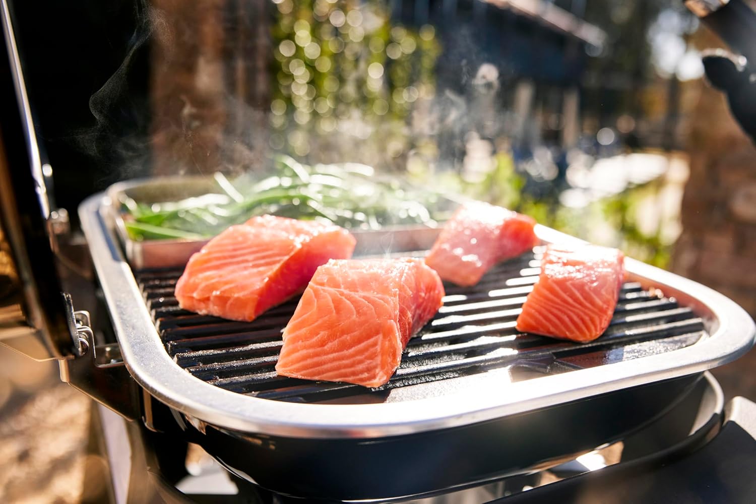 Weber Lumin 92010879 Elektrogrill mit Stand-/Anbraten, Räuchern, Dünsten, Garen und Warmhalten, bis 315 °C, porzellanemaillierte Gusseisenroste, 33 x 49 cm Grillfläche, schwarz – Bild 15