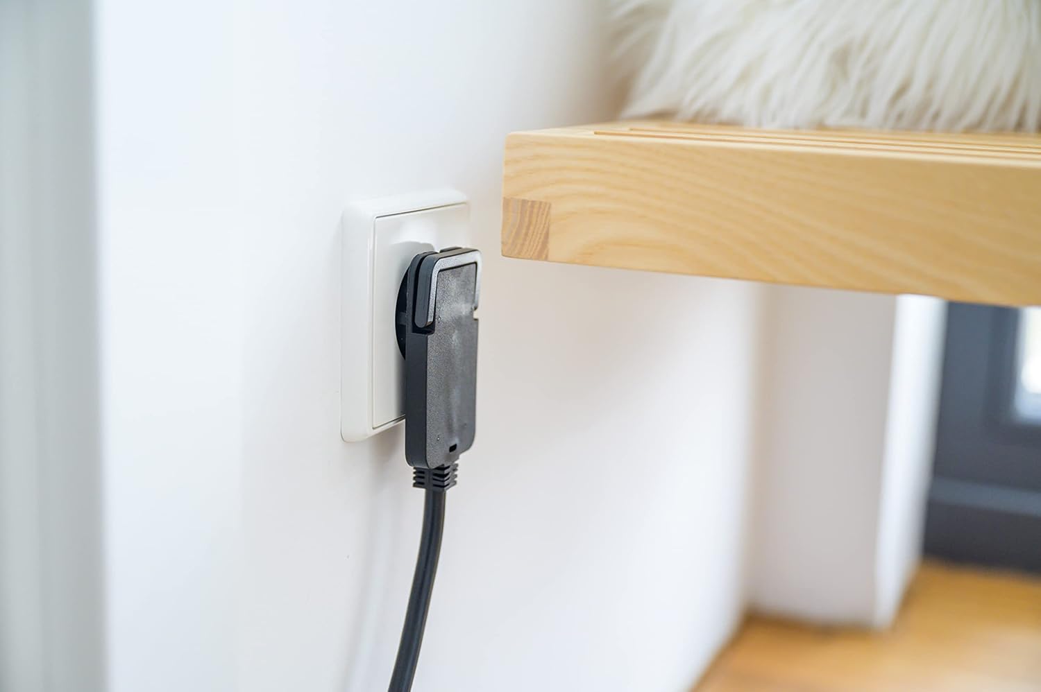 Brennenstuhl Qualitäts-Kunststoff-Verlängerungskabel mit Flachstecker (Verlängerungskabel, flach, für den Innenbereich, mit 3 m Kabel), schwarz – Bild 2