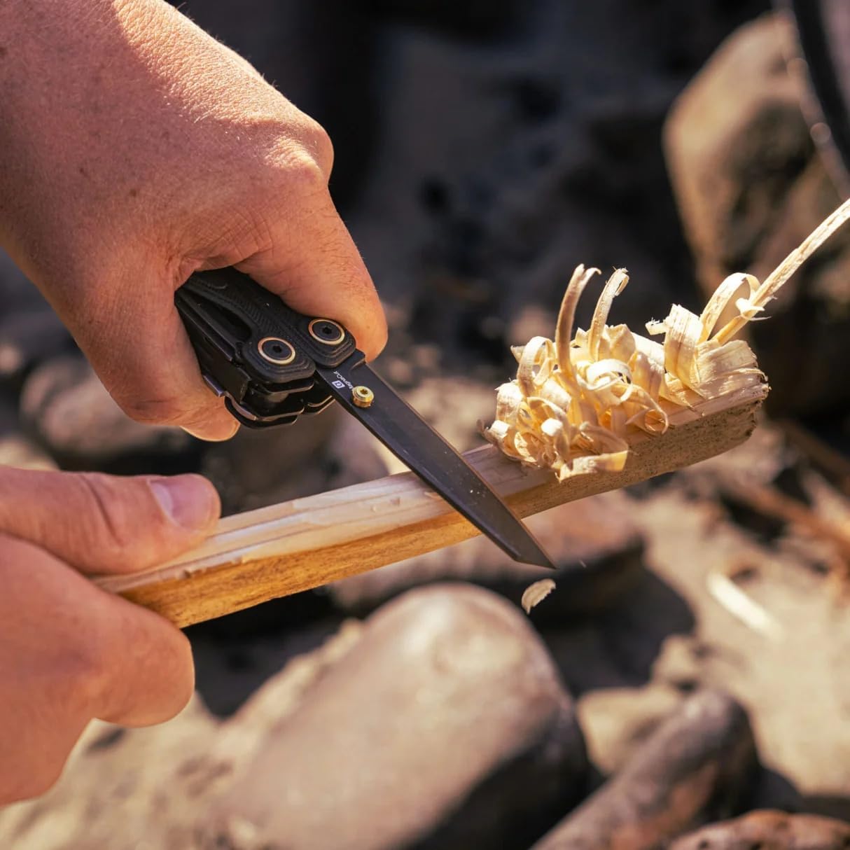 Leatherman Wave Alpha Multitool – 16-in-1-Werkzeuge mit MagnaCut-Klinge, Säge, Feile, innovativer Schere und mehr Bedienkomfort – Obsidian – Bild 5