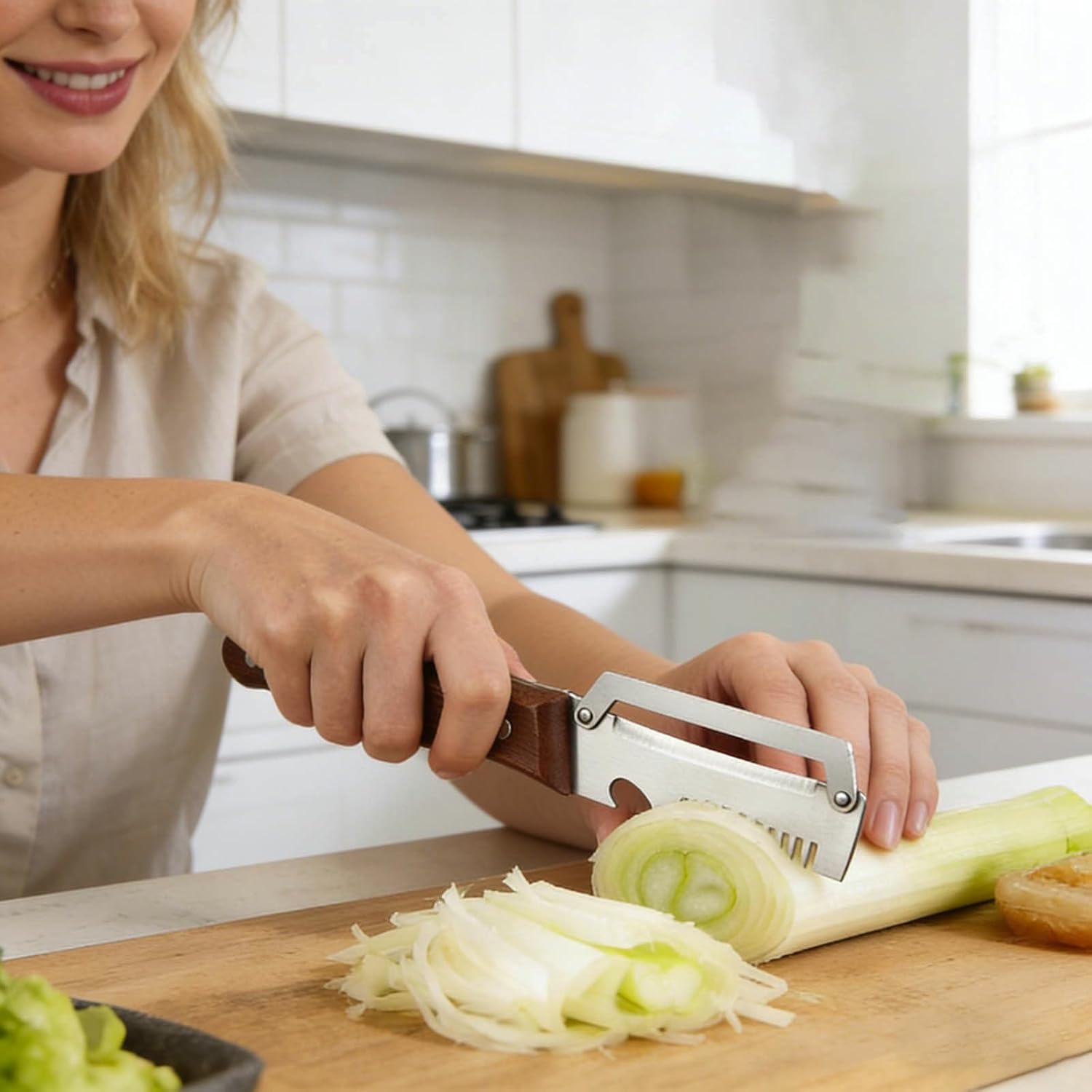 2 Stück Multifunktions-Gemüseschäler, Schäler mit Holzgriff aus Edelstahl, 3-in-1-Küchenschäler mit Julienne-Reibe und Flaschenöffner, ergonomisches Küchenwerkzeug (A 2 Stück) – Bild 5