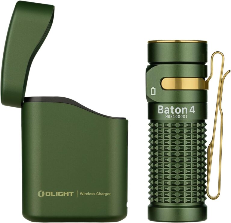 OLIGHT Baton 4 Kit Mini-LED-Taschenlampe wiederaufladbar mit dimmbarem Ladeetui, Handlampe bis zu 190 Tage Laufzeit, 1300 lm, 170 m Leuchtweite, superhelle kleine Taschenlampe für den täglichen Gebrauch, IPX8 OD grün
