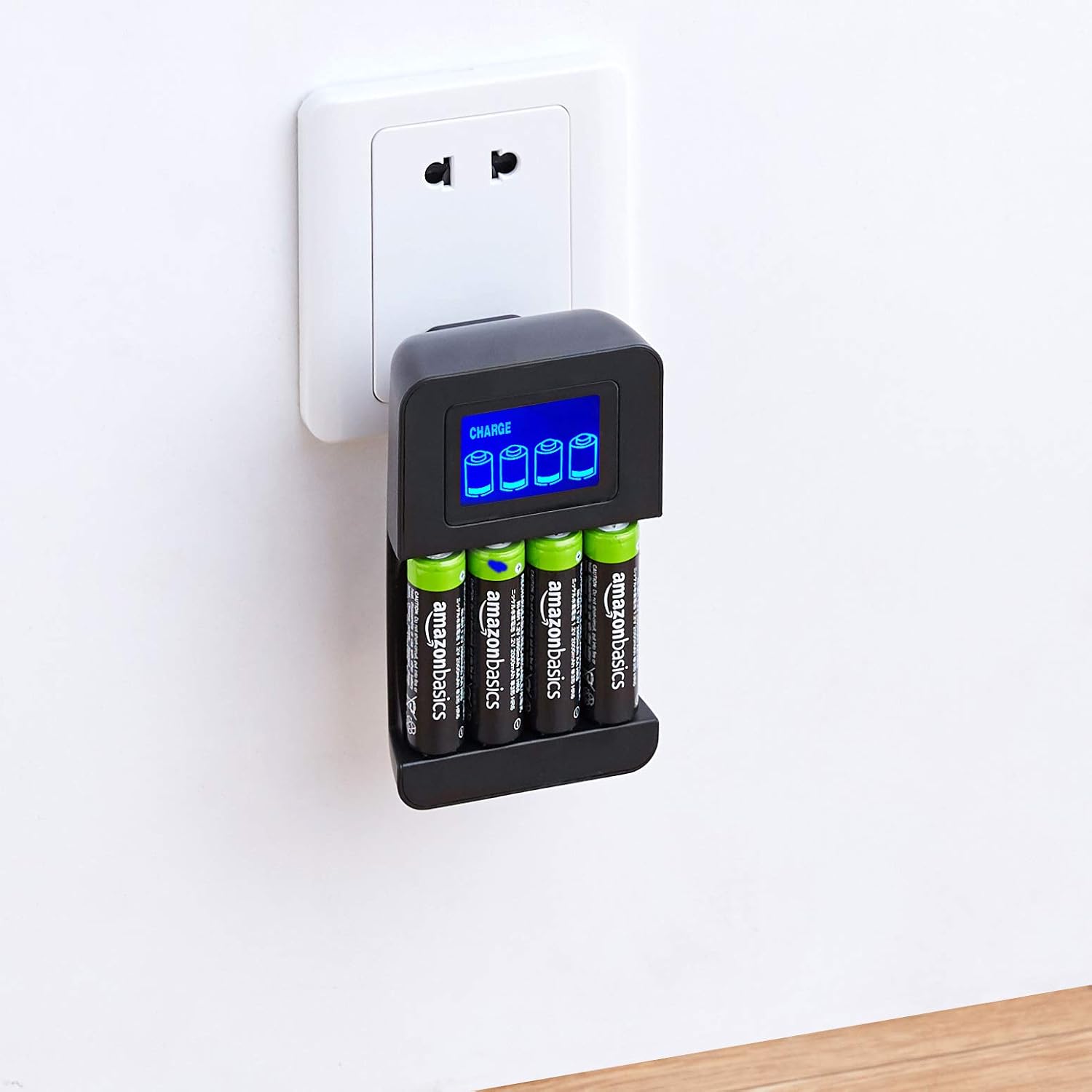 Intelligentes digitales Batterieladegerät von Amazon Basics für 4x AA/AAA-Batterien – Bild 6
