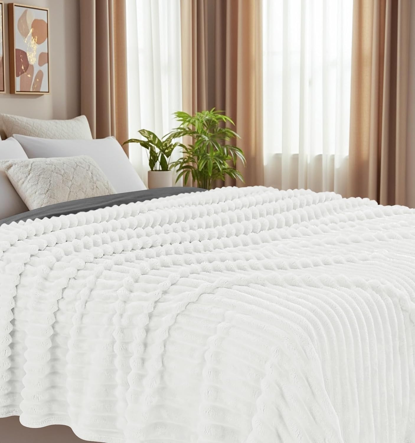 Utopia Bedding Gestreifte Kuscheldecke, flauschige Decke für Raumdekoration (150 x 200 cm, gebrochenes Weiß), weiche, leichte und warme Fleecedecke, atmungsaktive Sofadecke, Überwurf für Bett und Couch – Bild 7