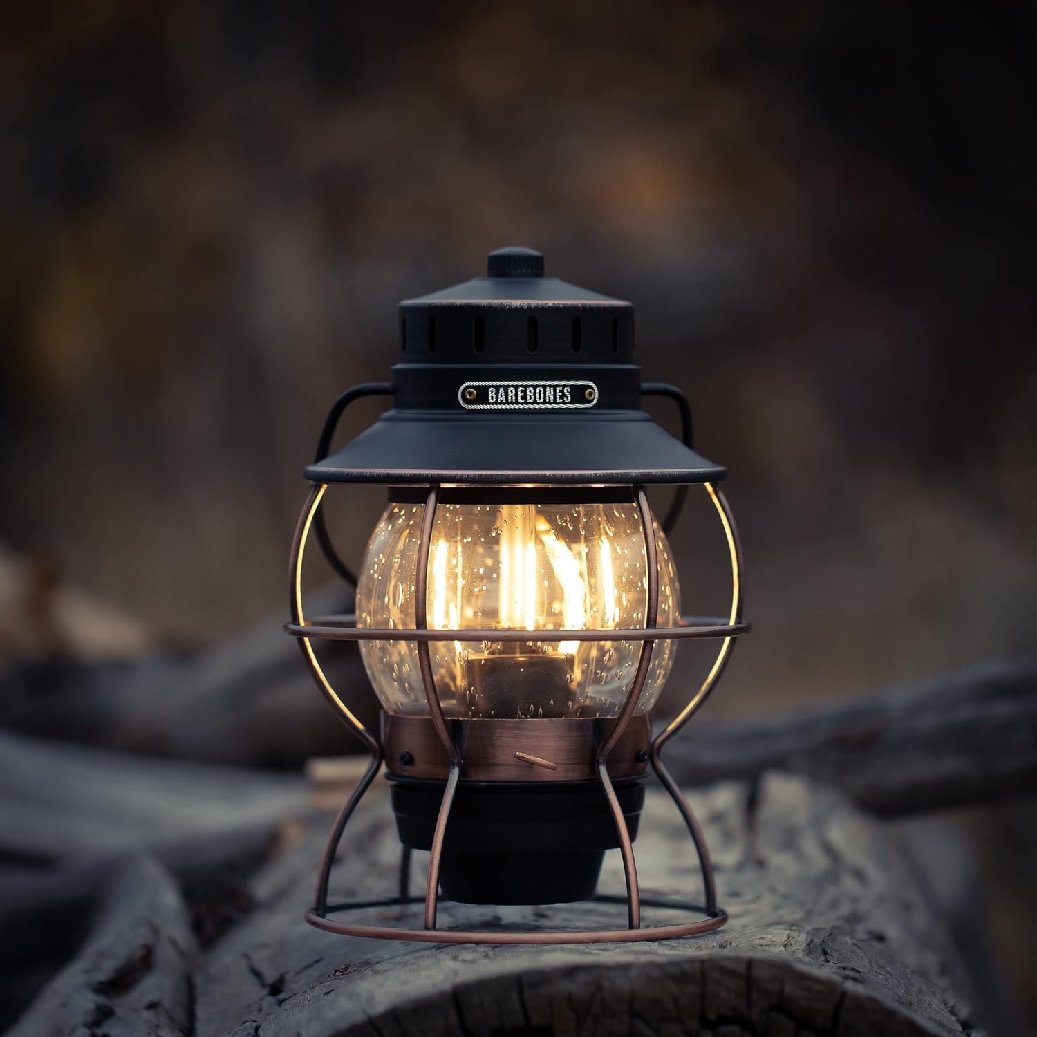 Barebones Eisenbahnlaterne – Vintage-LED-Laterne mit wiederaufladbarem Akku – Außenleuchte mit einstellbarer Helligkeit für Campingausrüstung, Garten und Heimdekoration (Antik-Bronze) – Bild 8