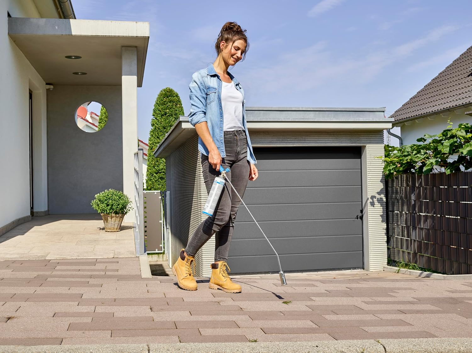 Universal-Druckgasdose CFH AT 2000 – 4 Stück, Druckgasdose mit Schraubgewinde nach DIN EN 417, Propan-/Butan-Gasgemisch (30 %/70 %), 4 x Inhalt 330 g, für Gasgeräte mit Schraubanschluss nach DIN 521 – Bild 3