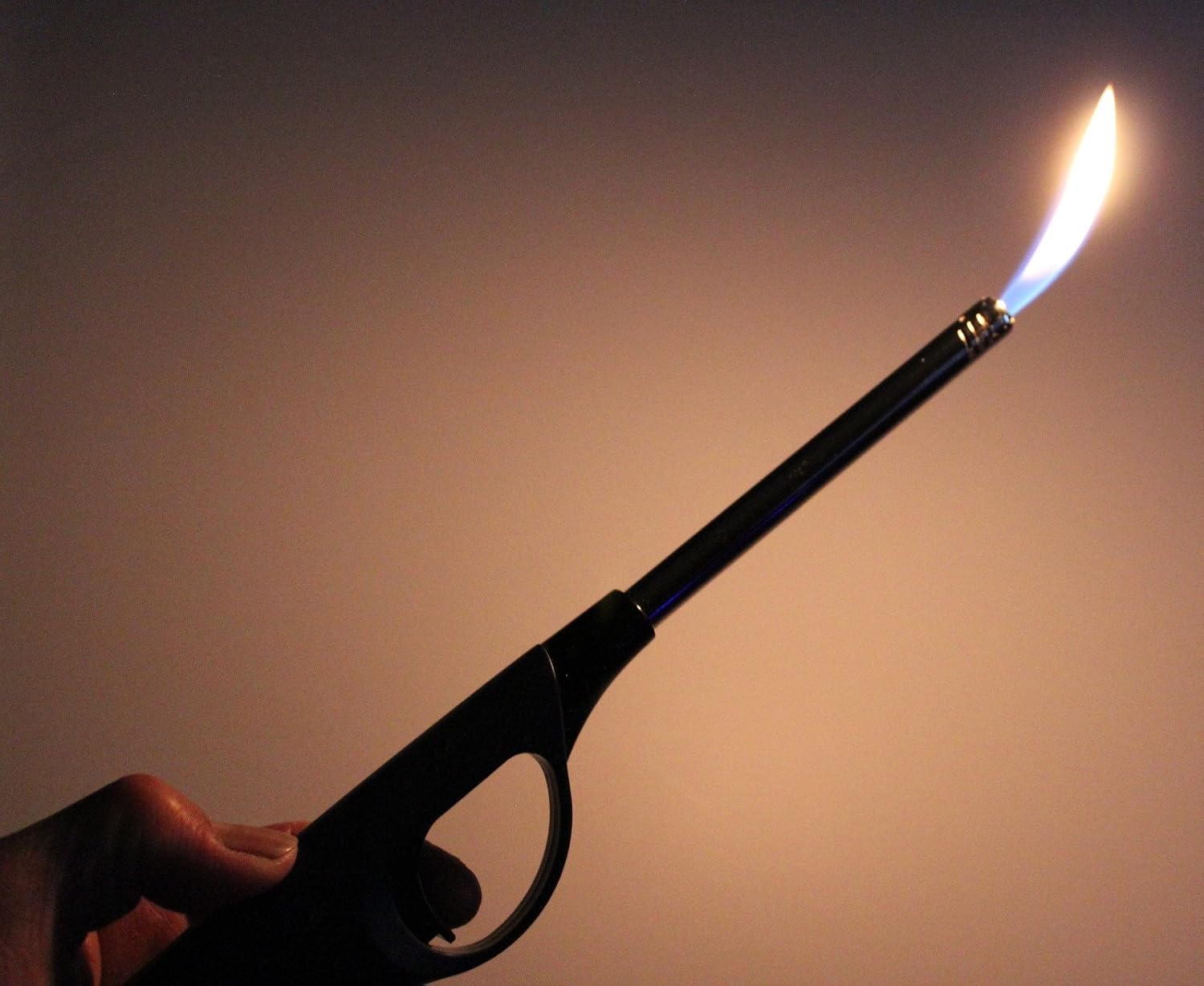 4 Stück Feuerzeug Gasfeuerzeuge 27 cm lang nachfüllbar (Grau, Blau, Schwarz + 4. Farbe je nach Verfügbarkeit) – Bild 2