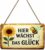 Holzschild Gartenschild mit Spruch „Hier wächst das Glück“ – wetterfestes Dekoschild zum Aufhängen im Freien – moderne Gartendeko & Balkondeko Sommer, Geschenk für Gartenliebhaber
